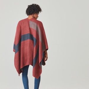 NWT BB Dakota poncho